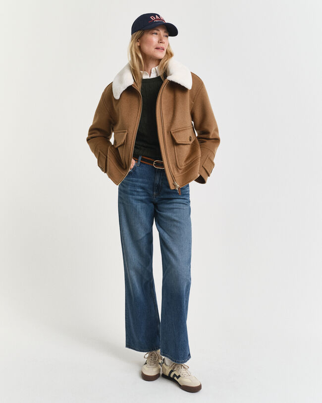 Kabelstickad tröja i bomullsstretch med rund hals