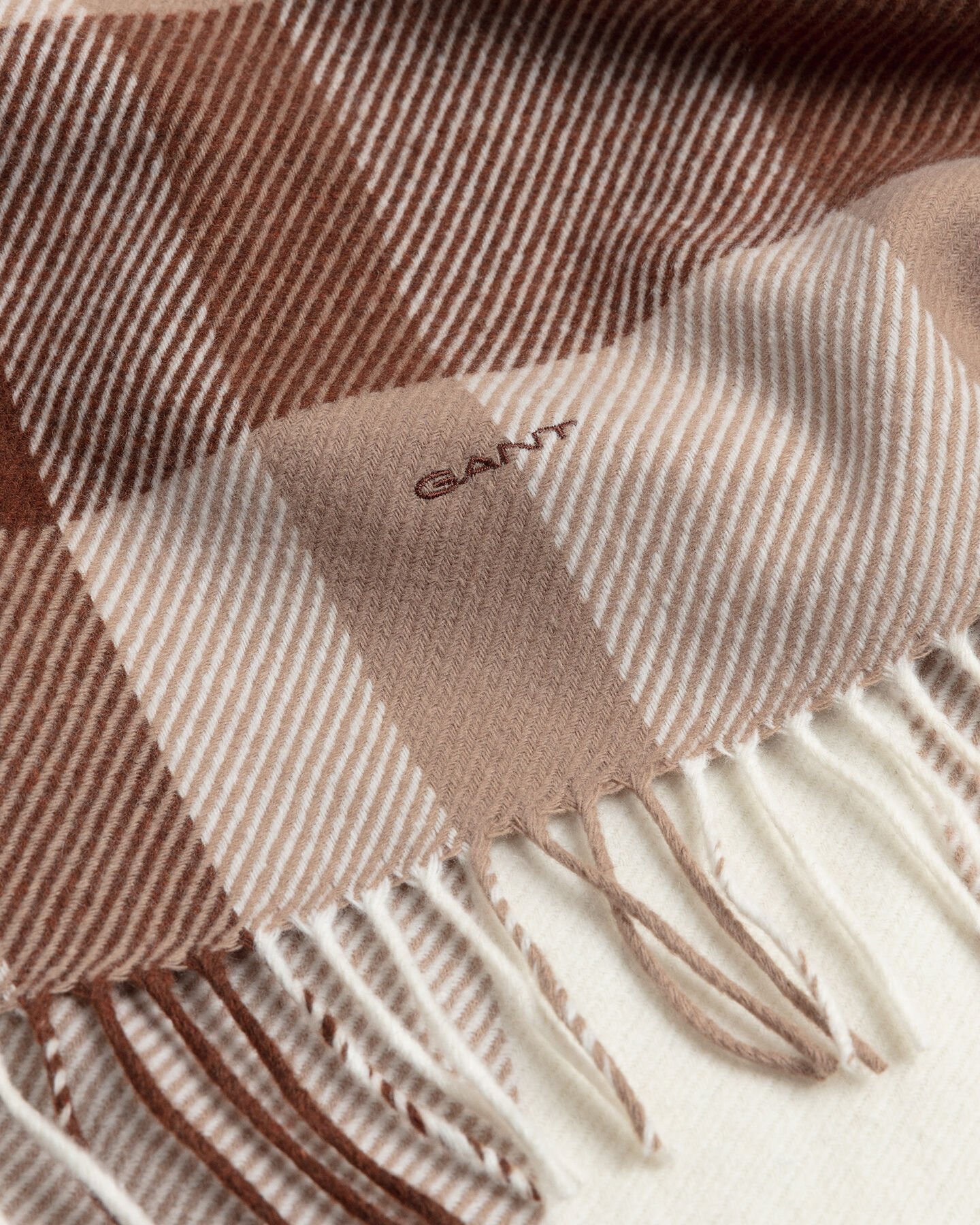 Storrutig yllehalsduk