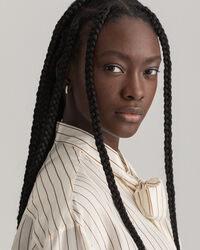 Kritstrecksrandig knytblus i siden