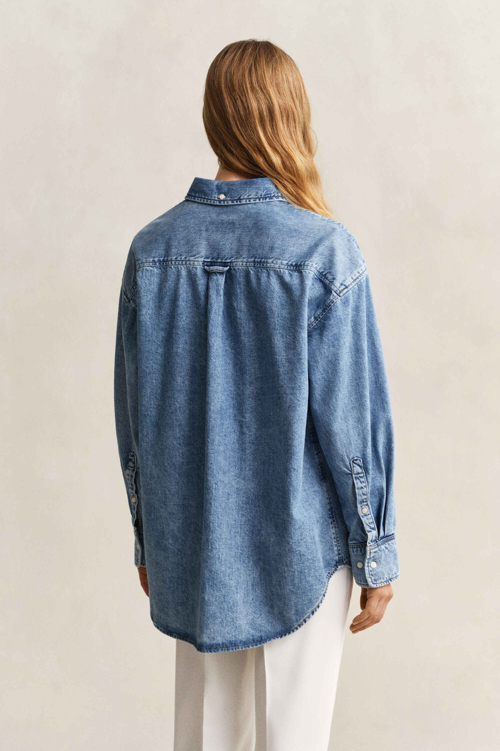 Broderad denimskjorta