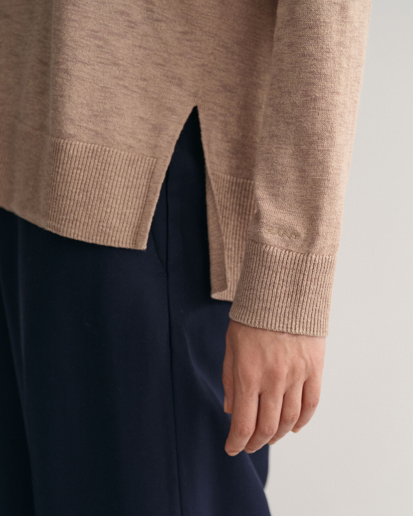 V-ringad tr&ouml;ja i linneblandning