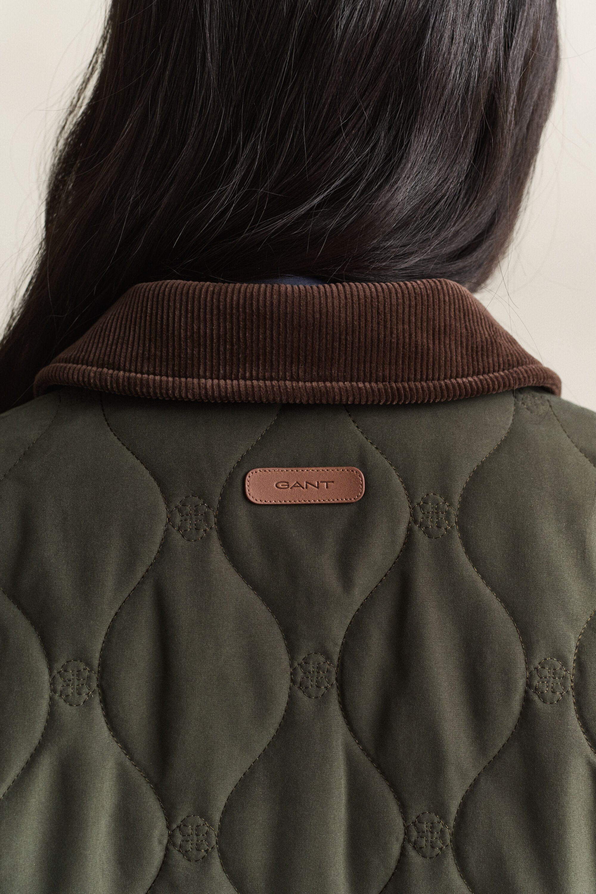 Quiltad jacka med monogram