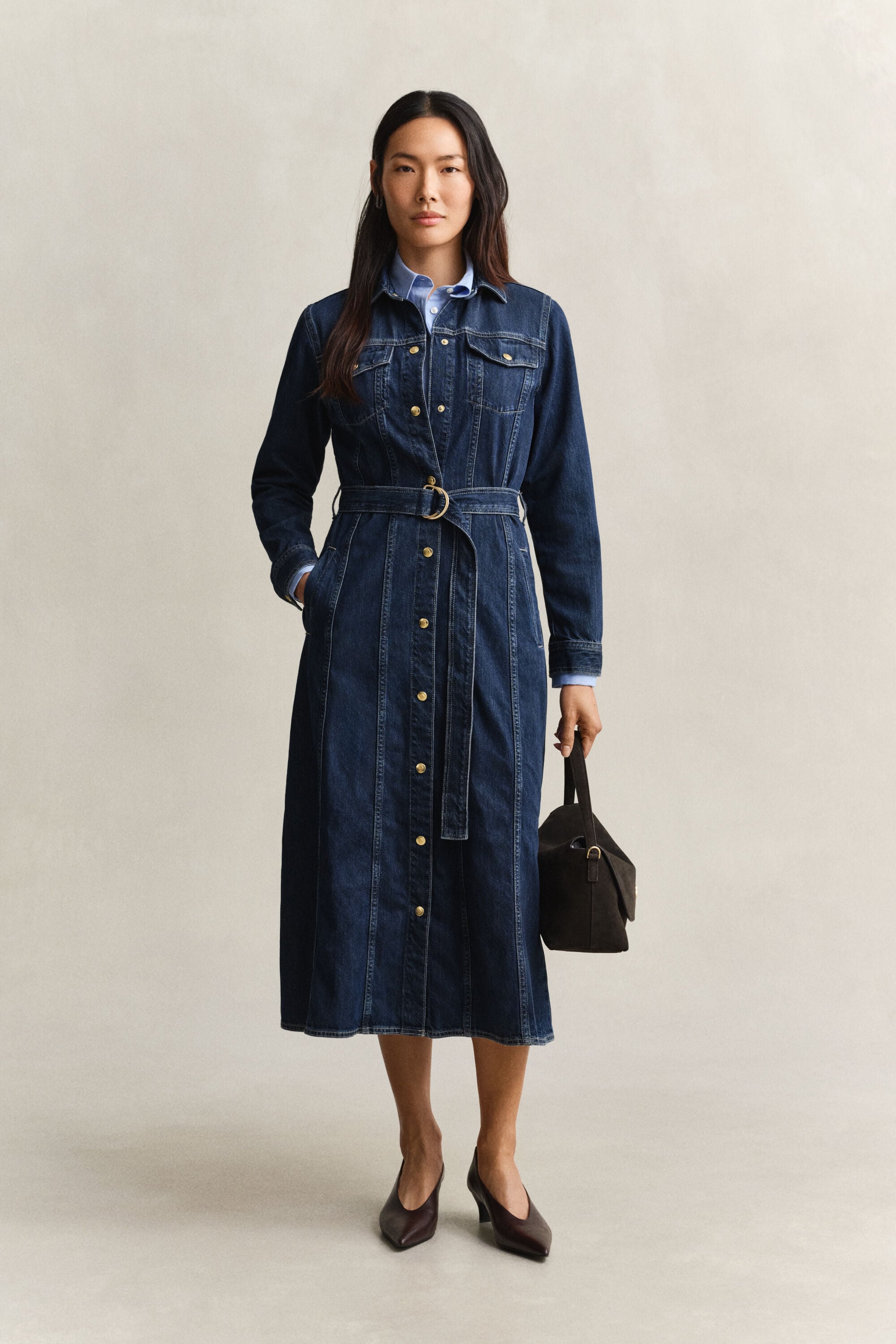 Midiklänning i denim med bälte