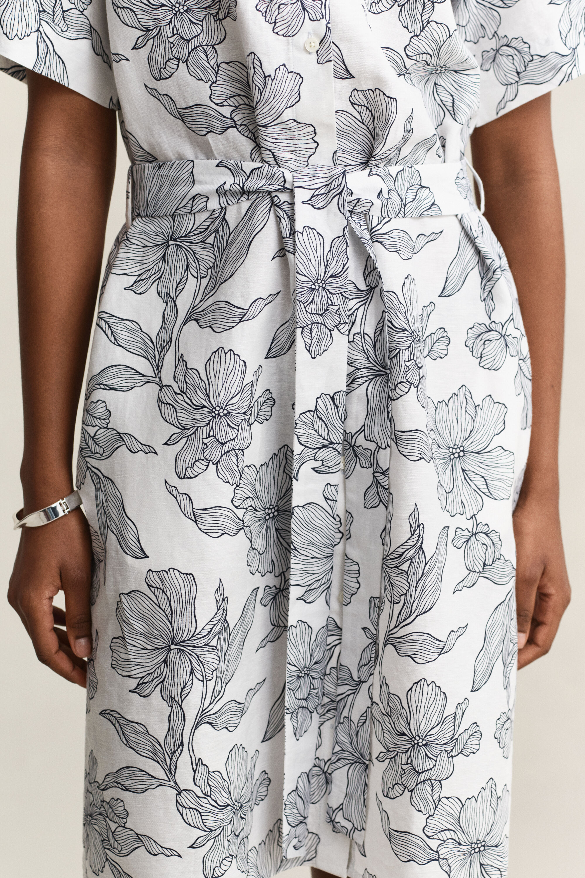 Blommig skjortklänning i linne