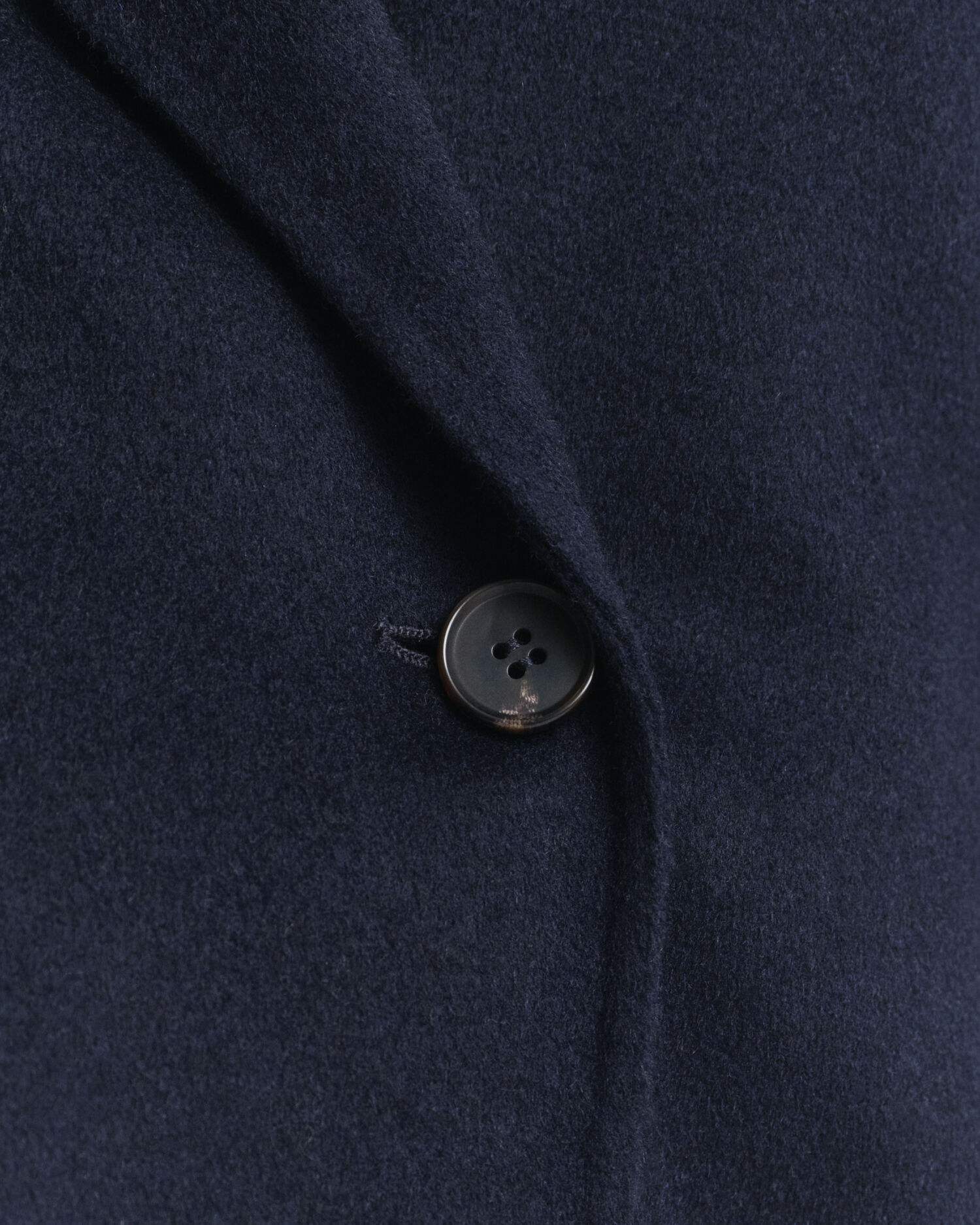 Handsydd jacka med bälte