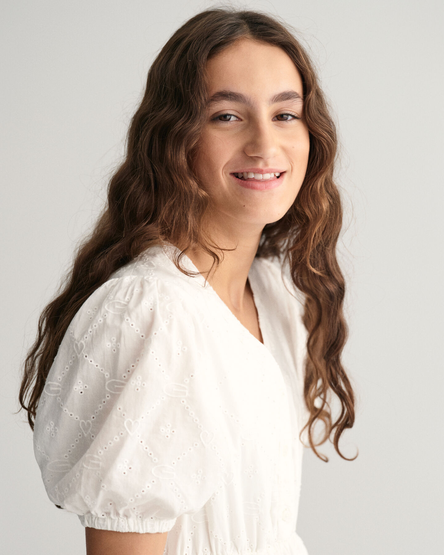 Teen Girls kl&auml;nning med broderie anglaise