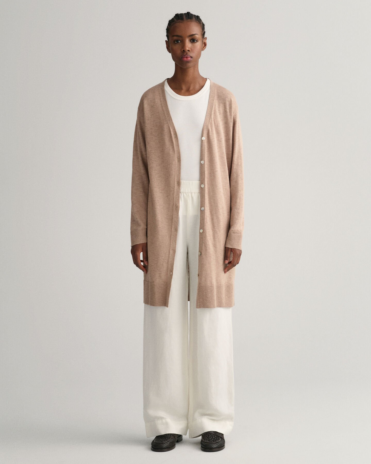 Lång V-ringad kofta i linneblandning