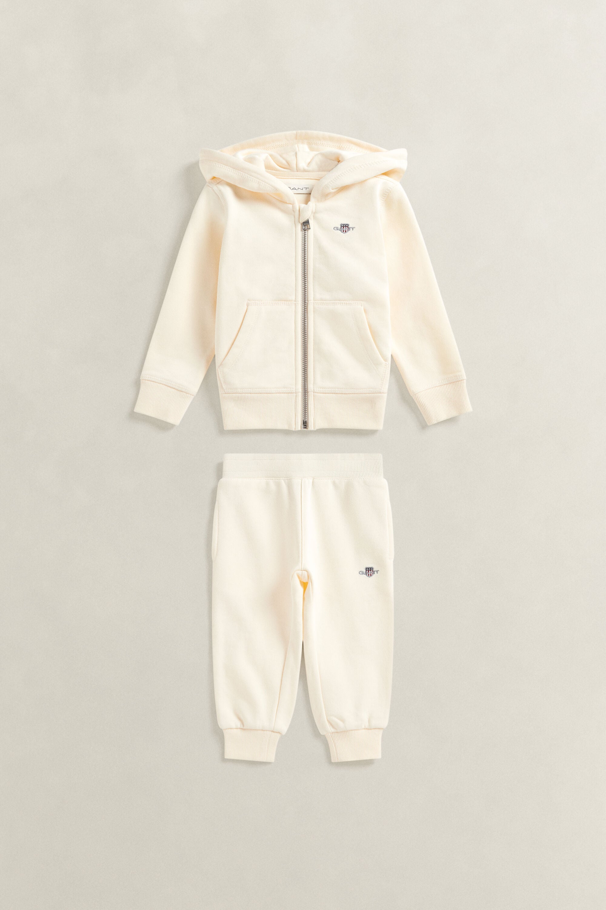 Girls set med hoodie och sweatpants med sköld