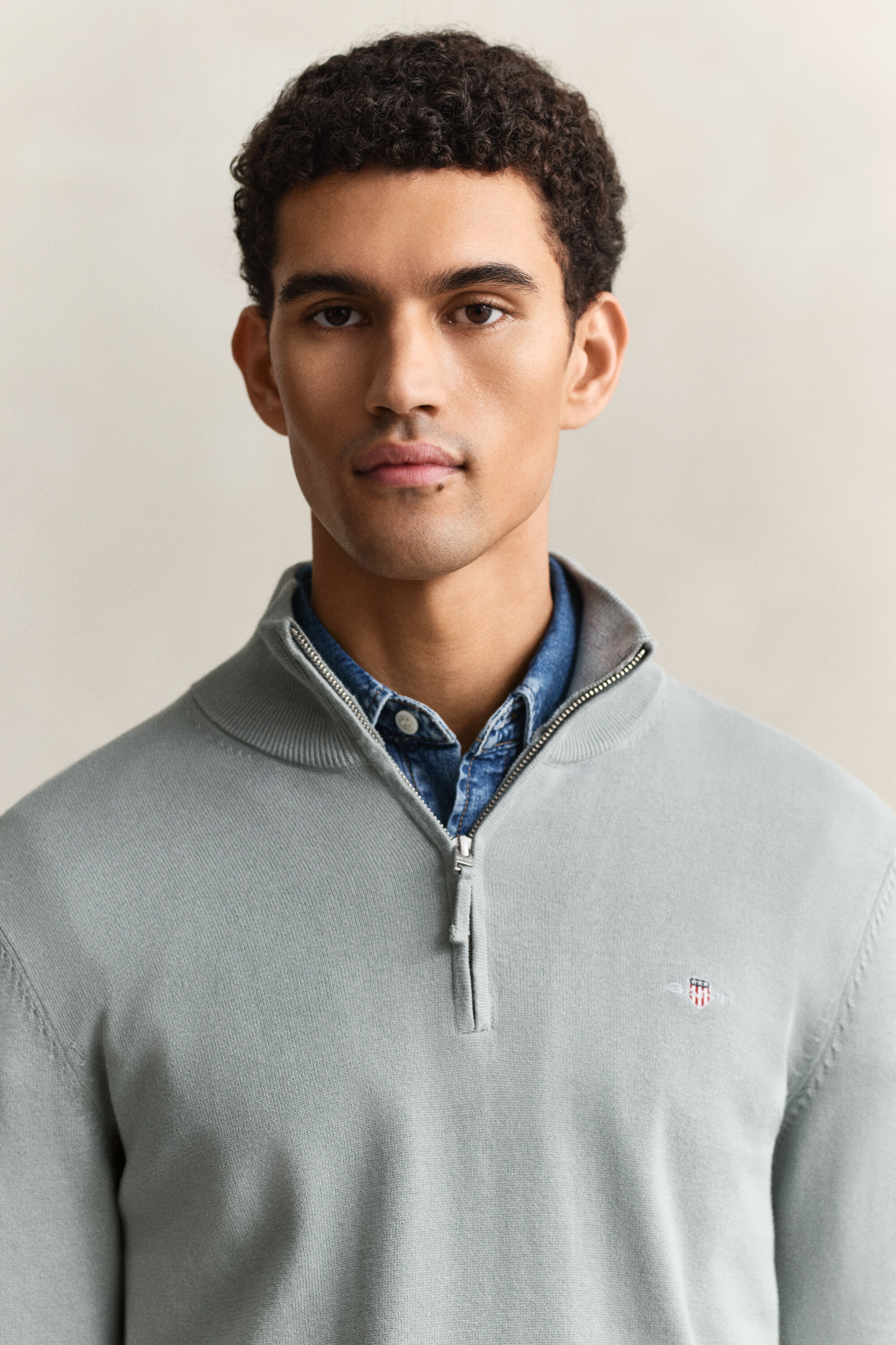 Klassisk bomullströja med dragkedja vid halsöppningen