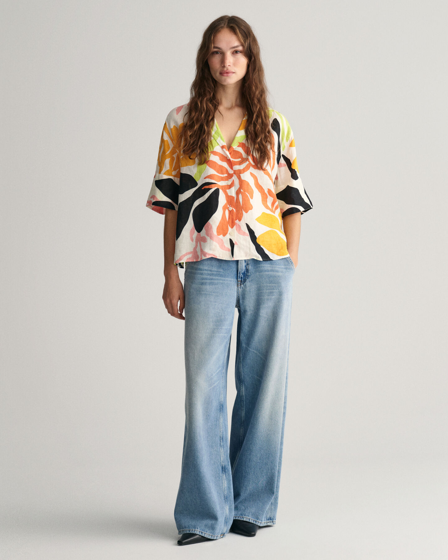 Relaxed fit palmm&ouml;nstrad kort&auml;rmad linneskjorta