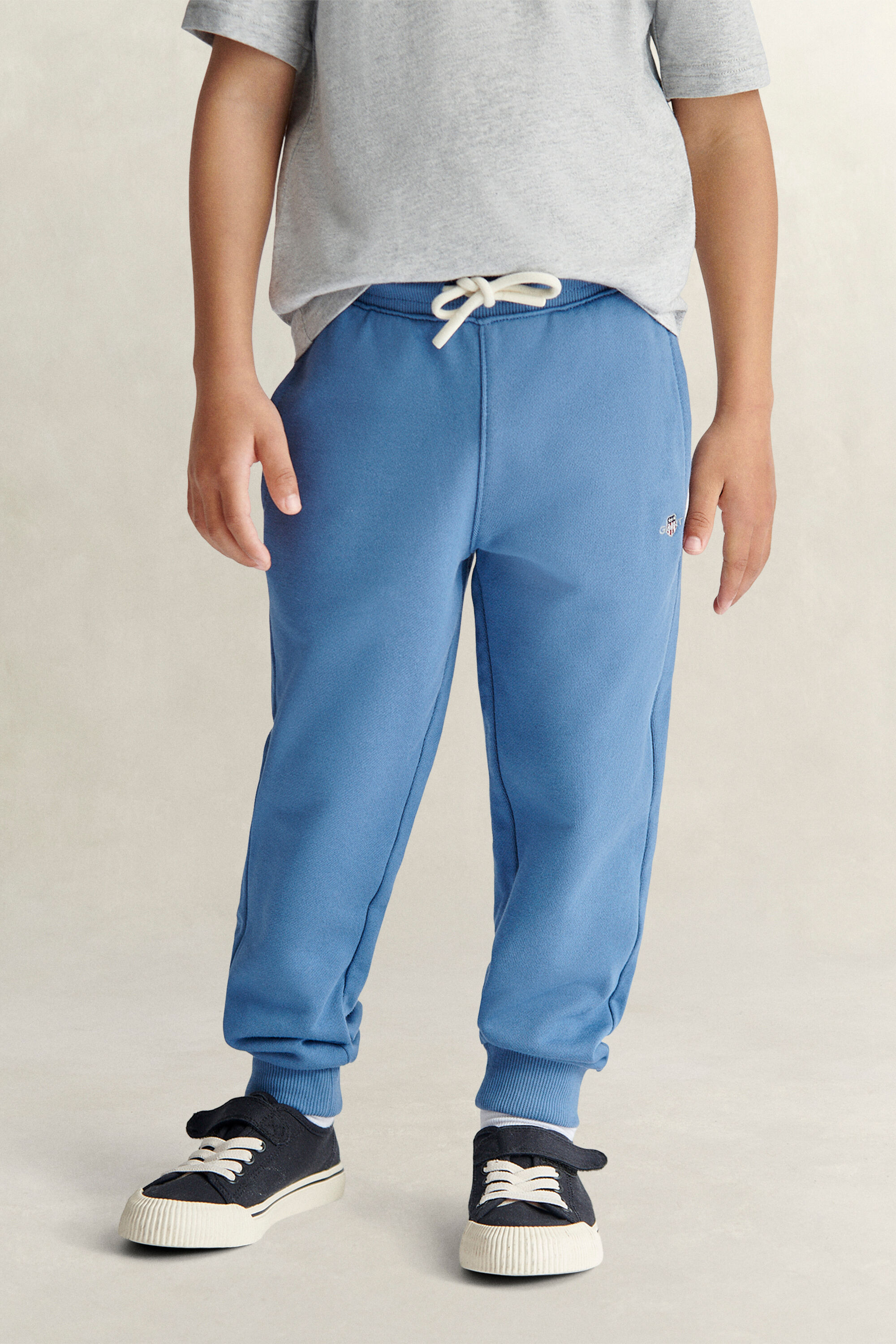 Boys sweatpants med sköldemblem