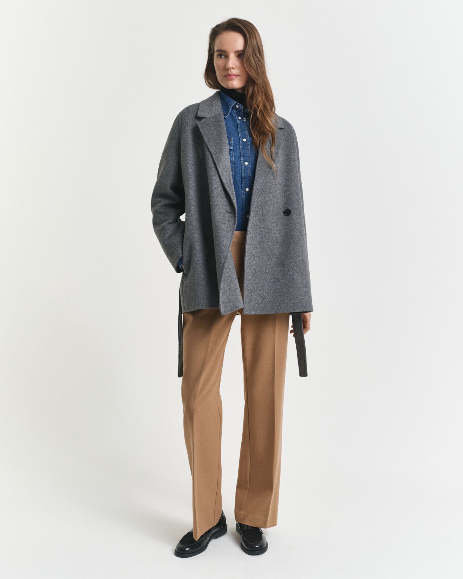 Handsydd jacka med bälte