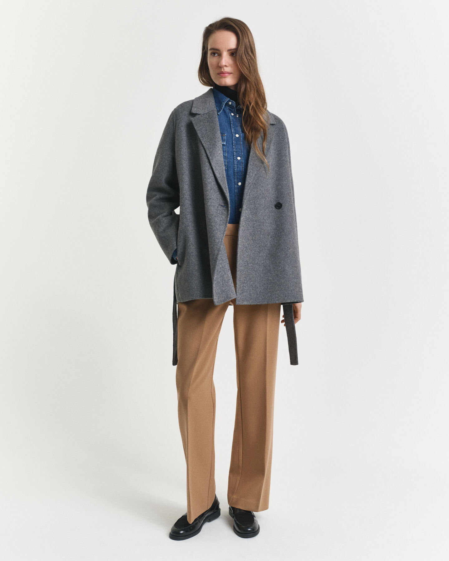 Handsydd jacka med bälte