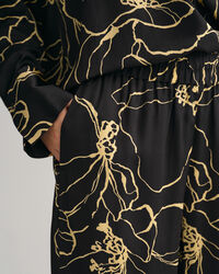 Line Drawing dra-p&aring;-byxor