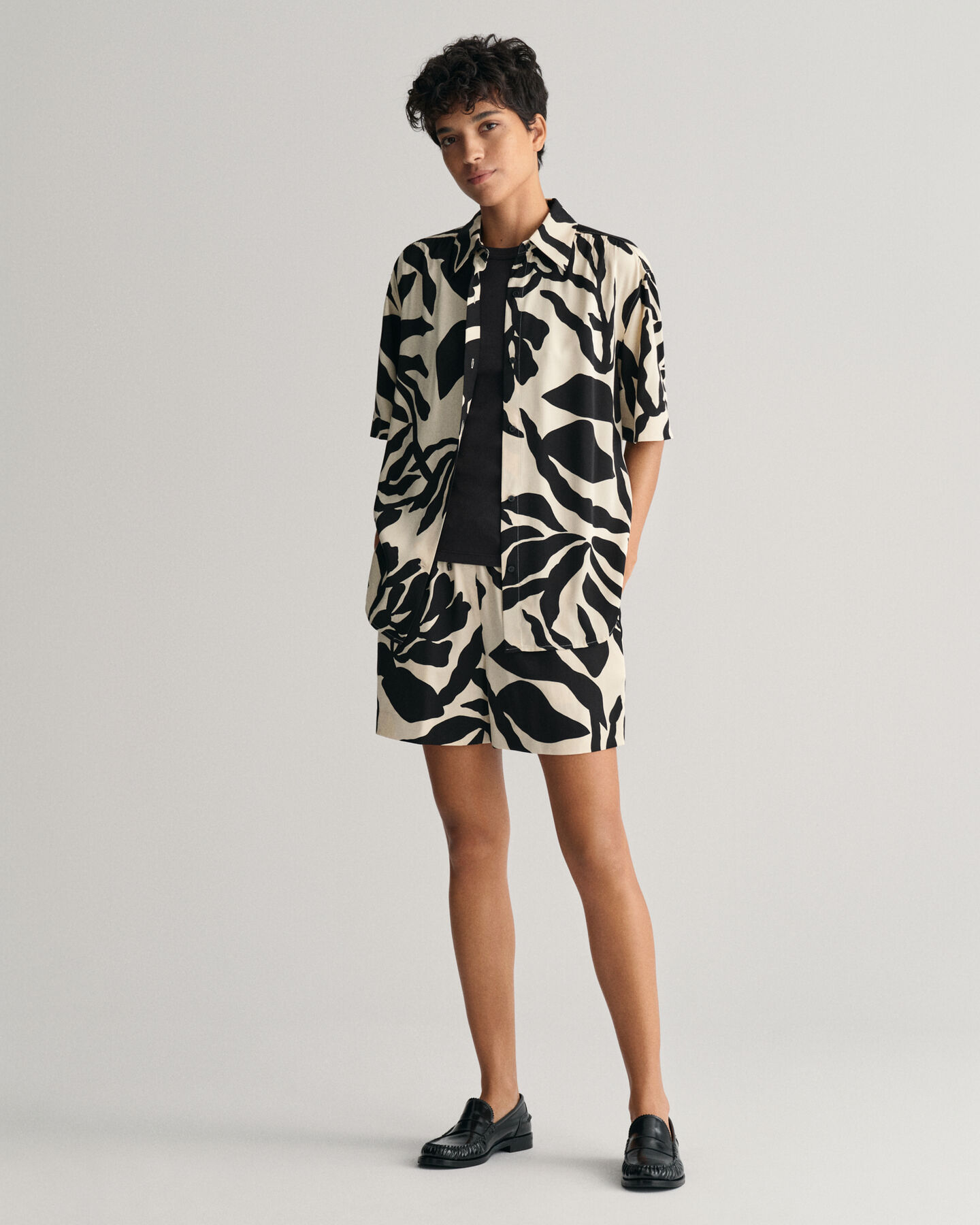 Relaxed fit palmm&ouml;nstrade dra-p&aring;-shorts