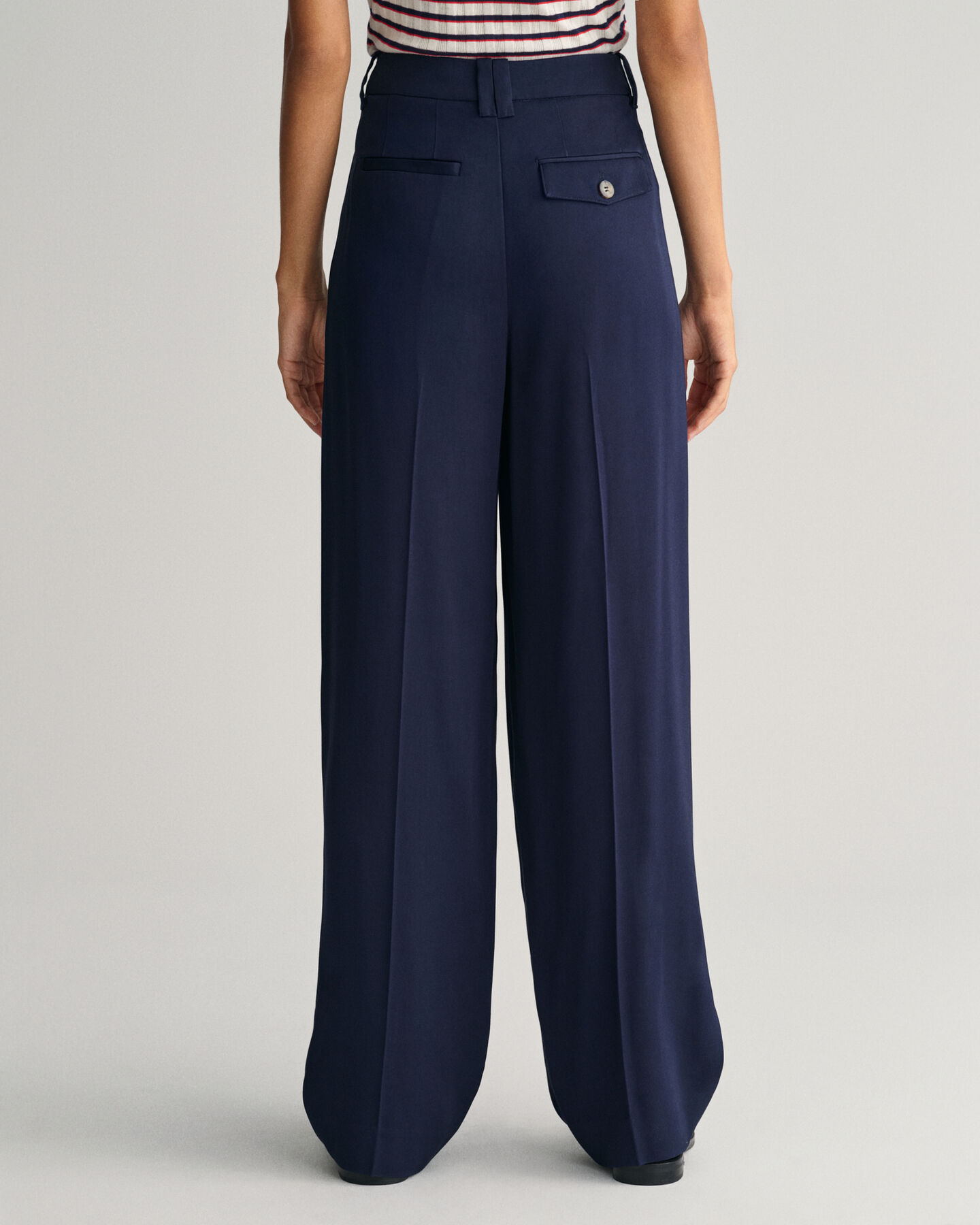 Loose fit chinos med låg midja och vida ben