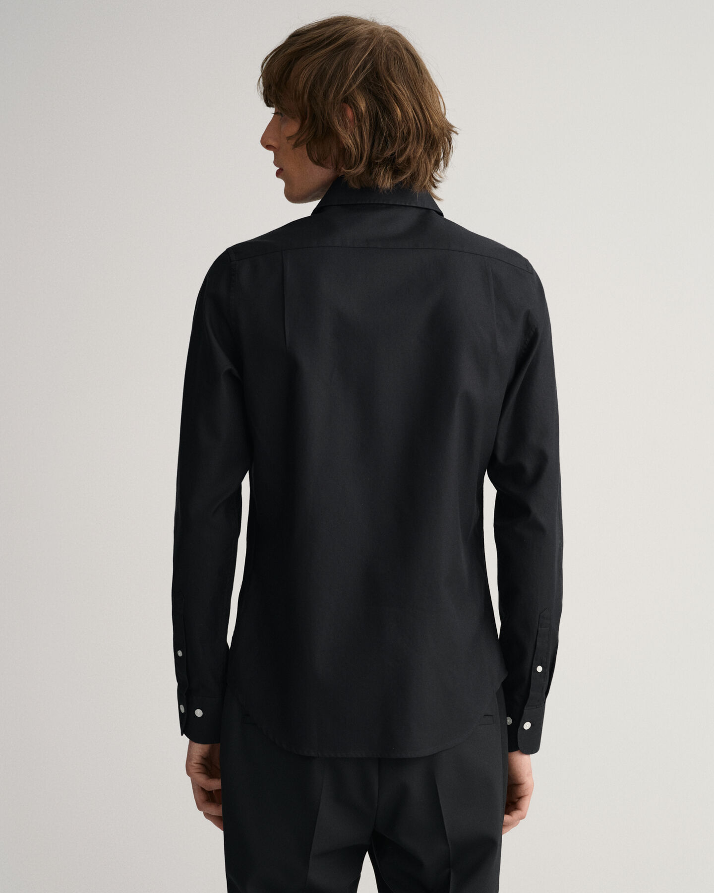 Slim fit enf&auml;rgad twillskjorta