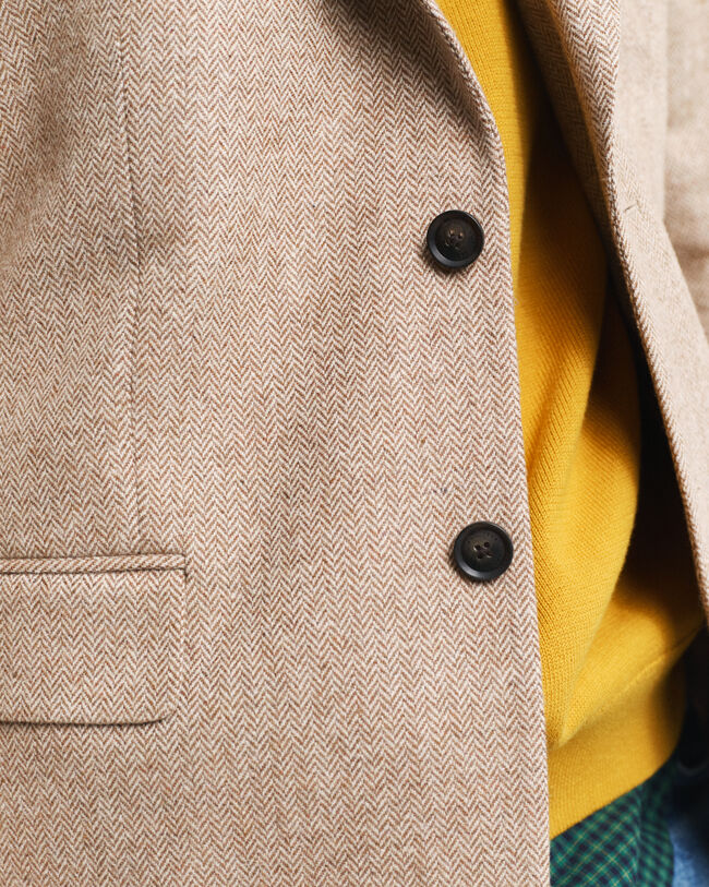 Kostymkavaj med fiskbensmönster