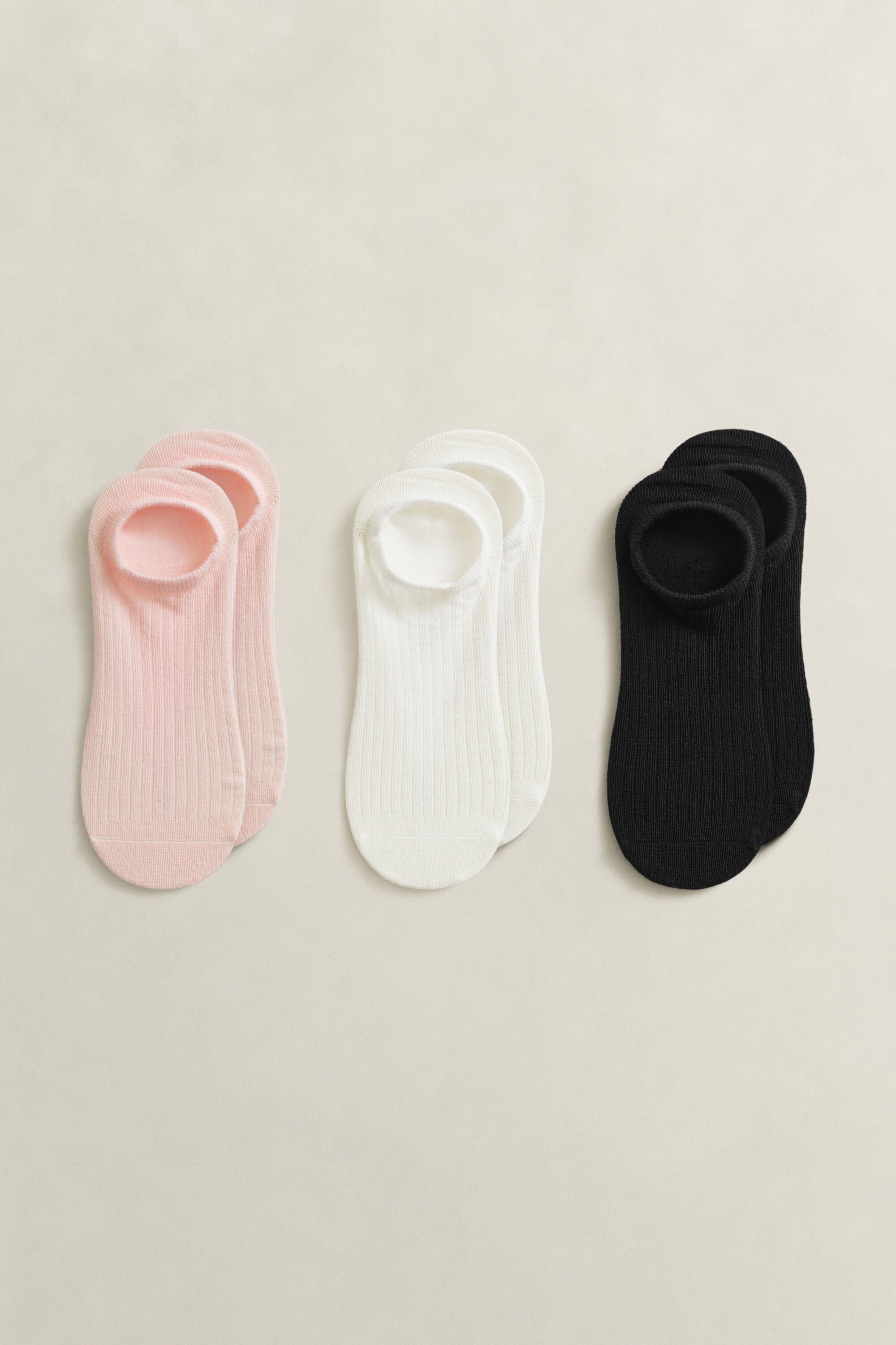 Trepack ribbstickade låga strumpor