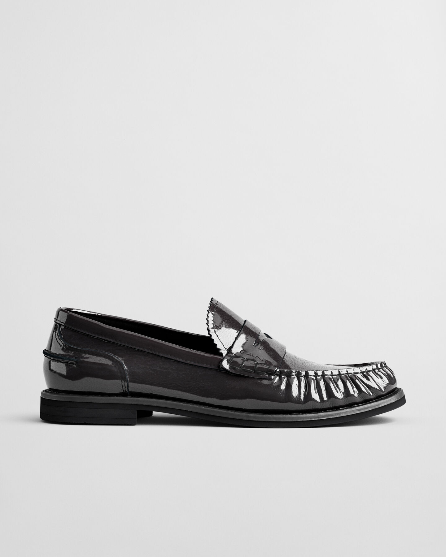 Gracelyn loafers i lackskinn