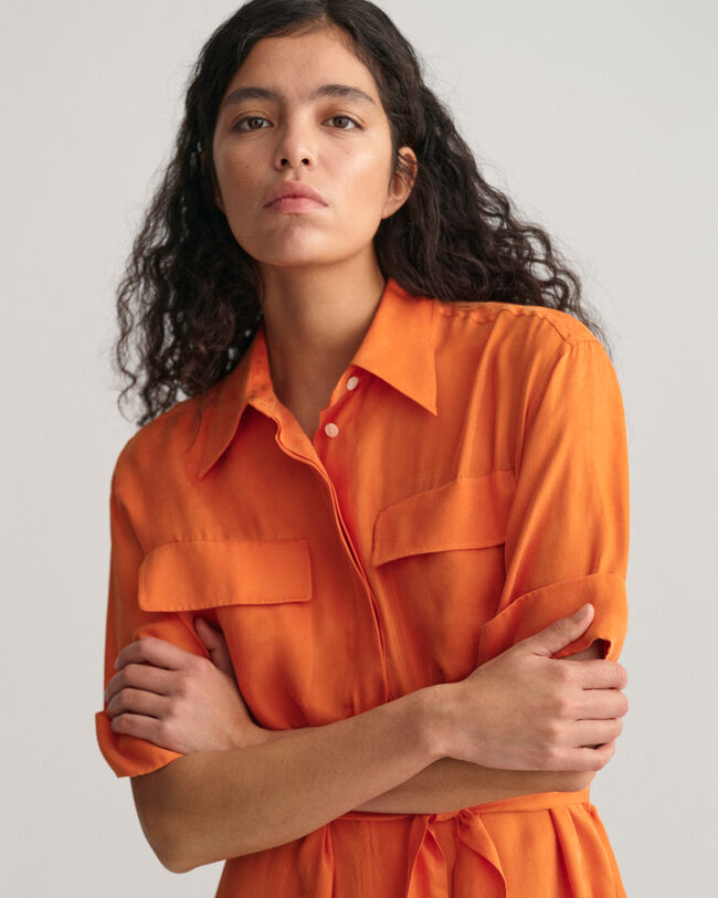 Kort&auml;rmad skjortkl&auml;nning med fickor med lock