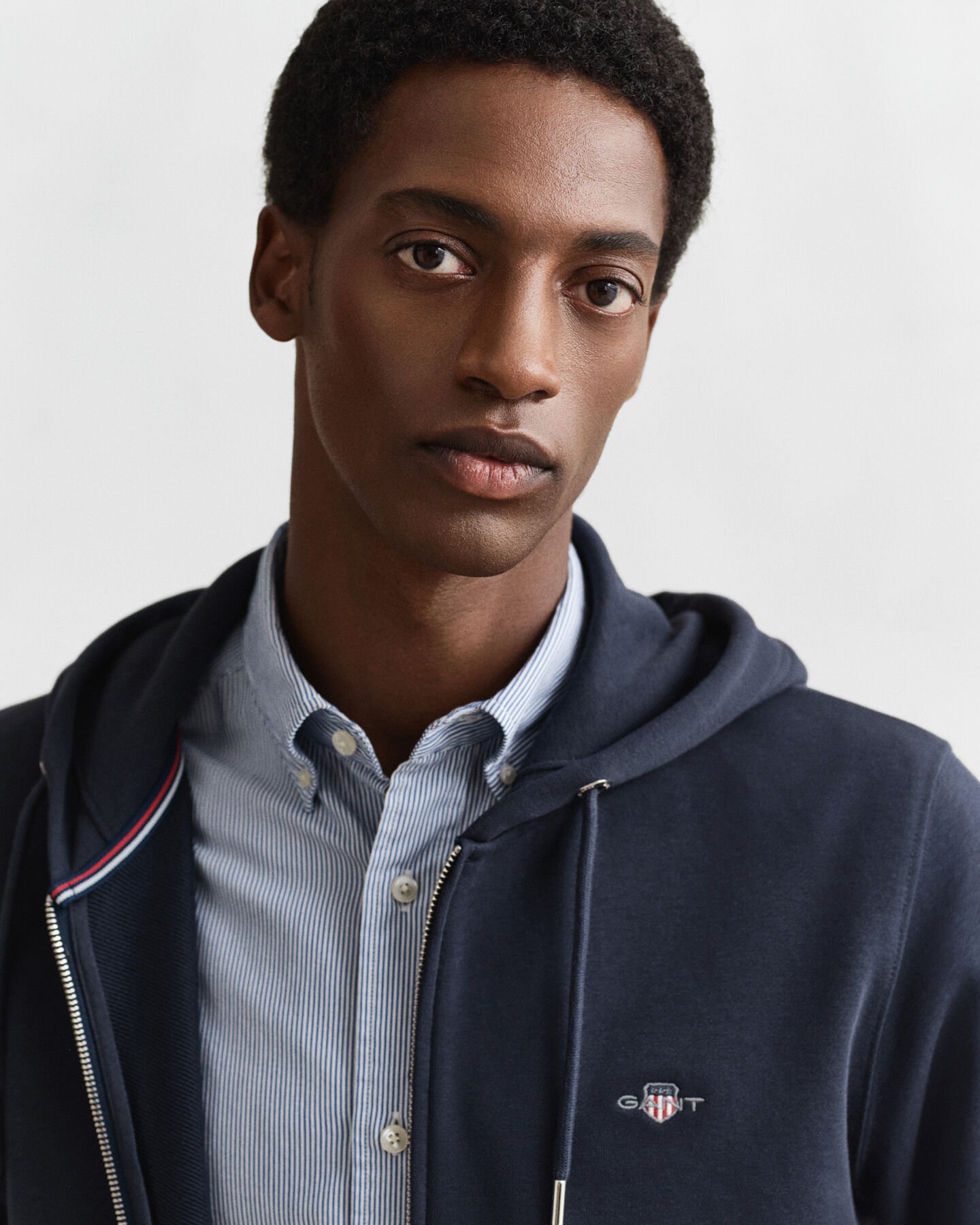 Shield hoodie med dragkedja