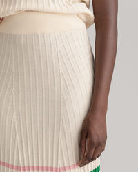 Randig ribbstickad kjol