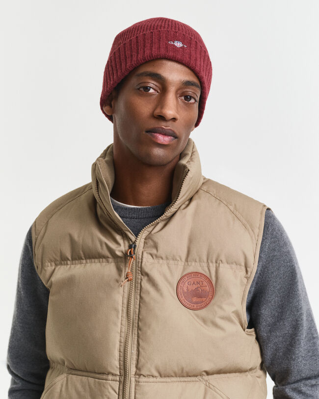 Yllemössa med sköld