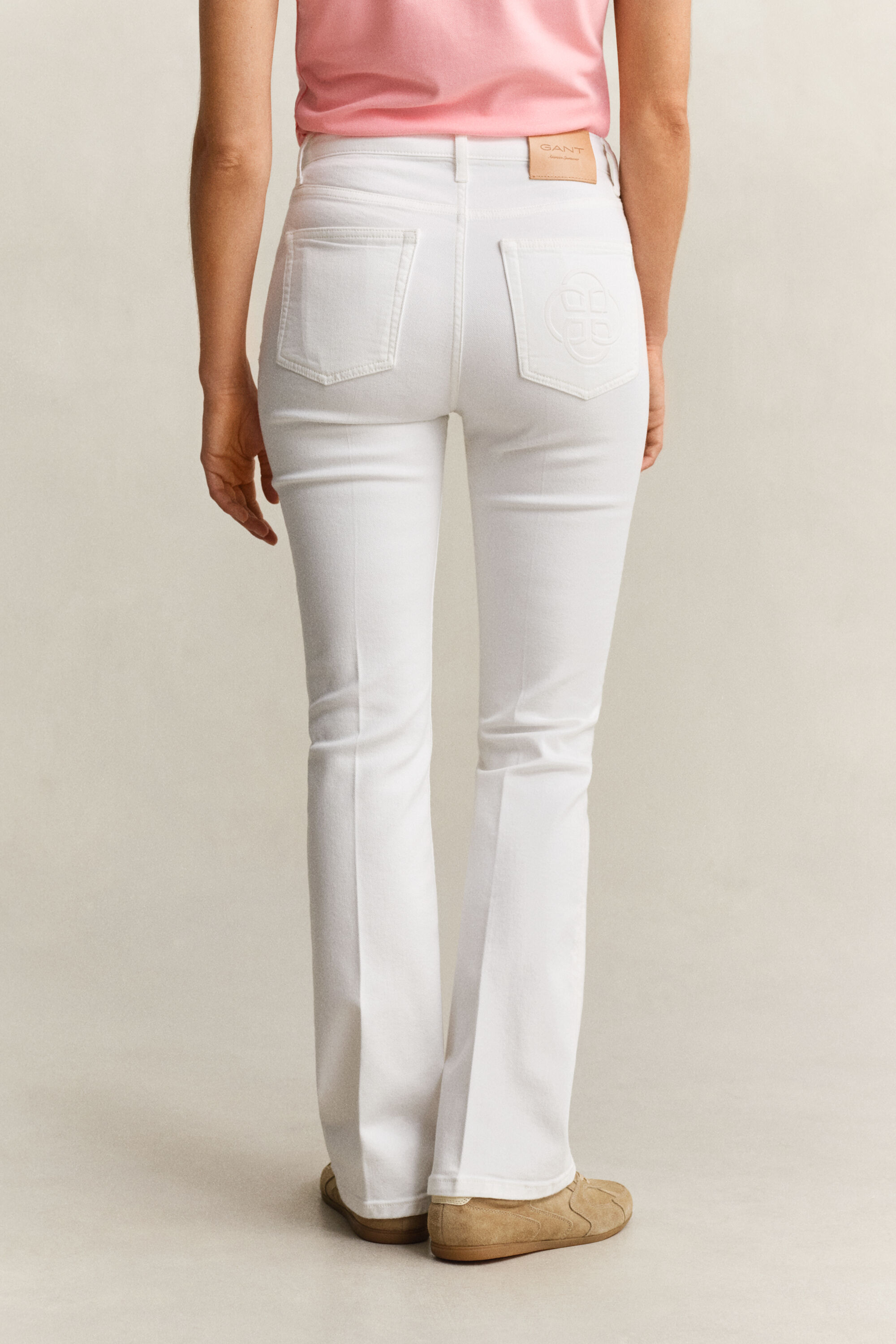 Utställda jeans med monogram