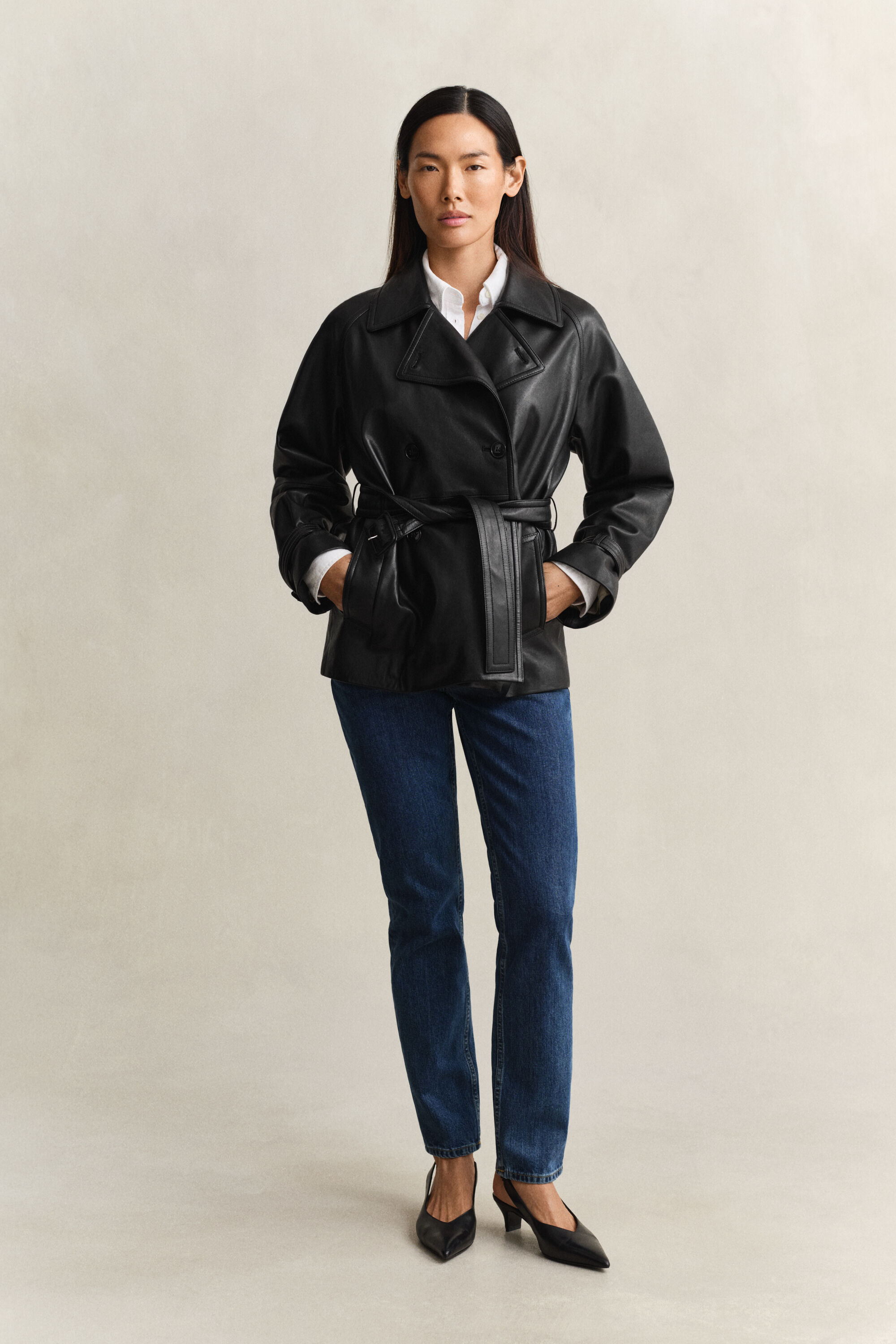 Kort trenchcoat i läder