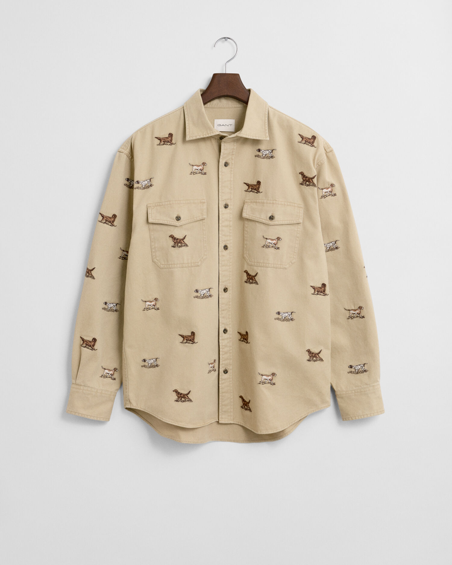 Relaxed fit broderad twillskjorta