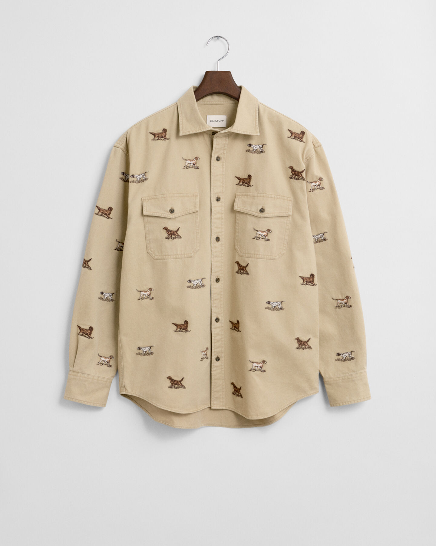 Relaxed fit broderad twillskjorta