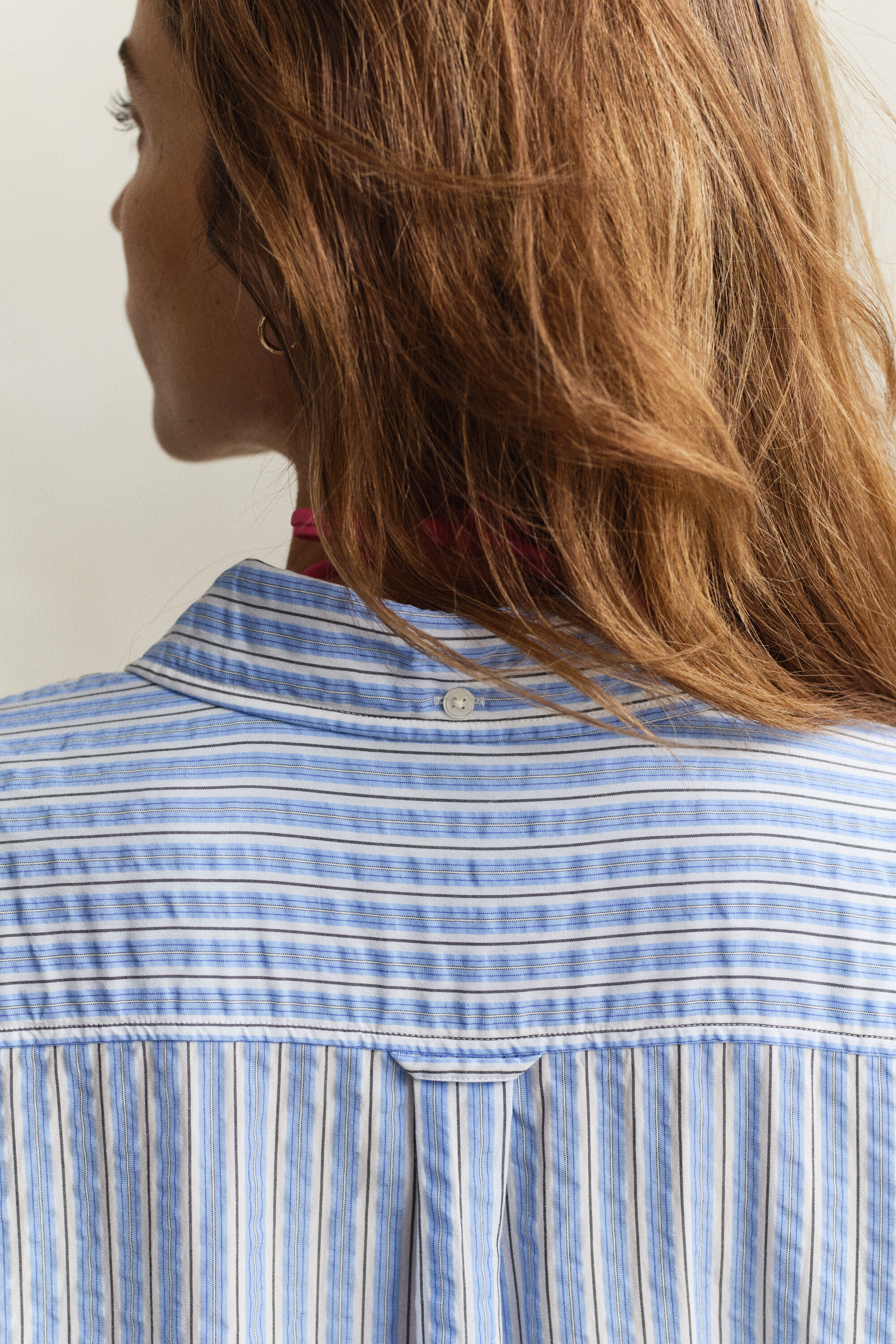 Randig skjorta i bäckebölja