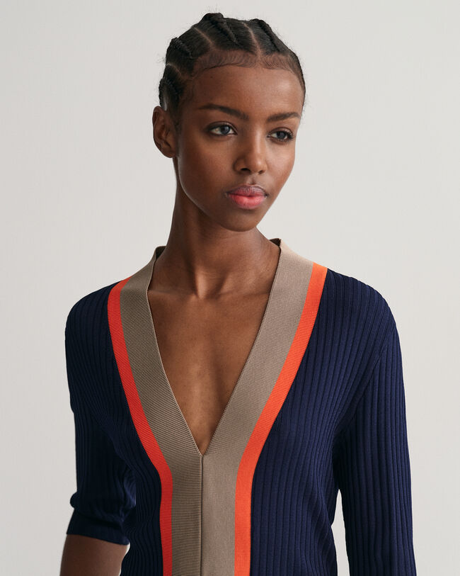 Ribbstickad V-ringad topp