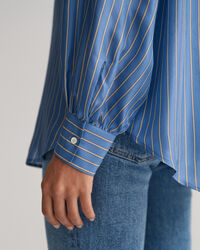 Randig knytblus i siden