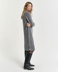 Klänning med polokrage och stickade detaljer