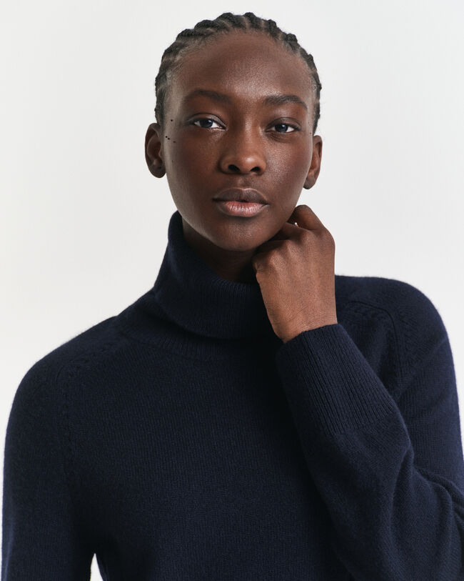 Klänning med polokrage och stickade detaljer