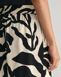 Relaxed fit palmm&ouml;nstrade dra-p&aring;-shorts