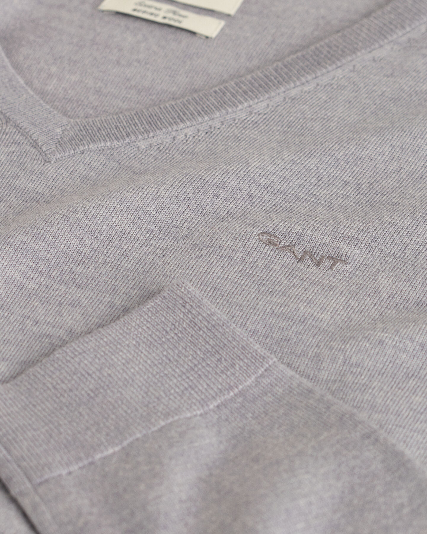 V-ringad tröja i extra fin merinoull