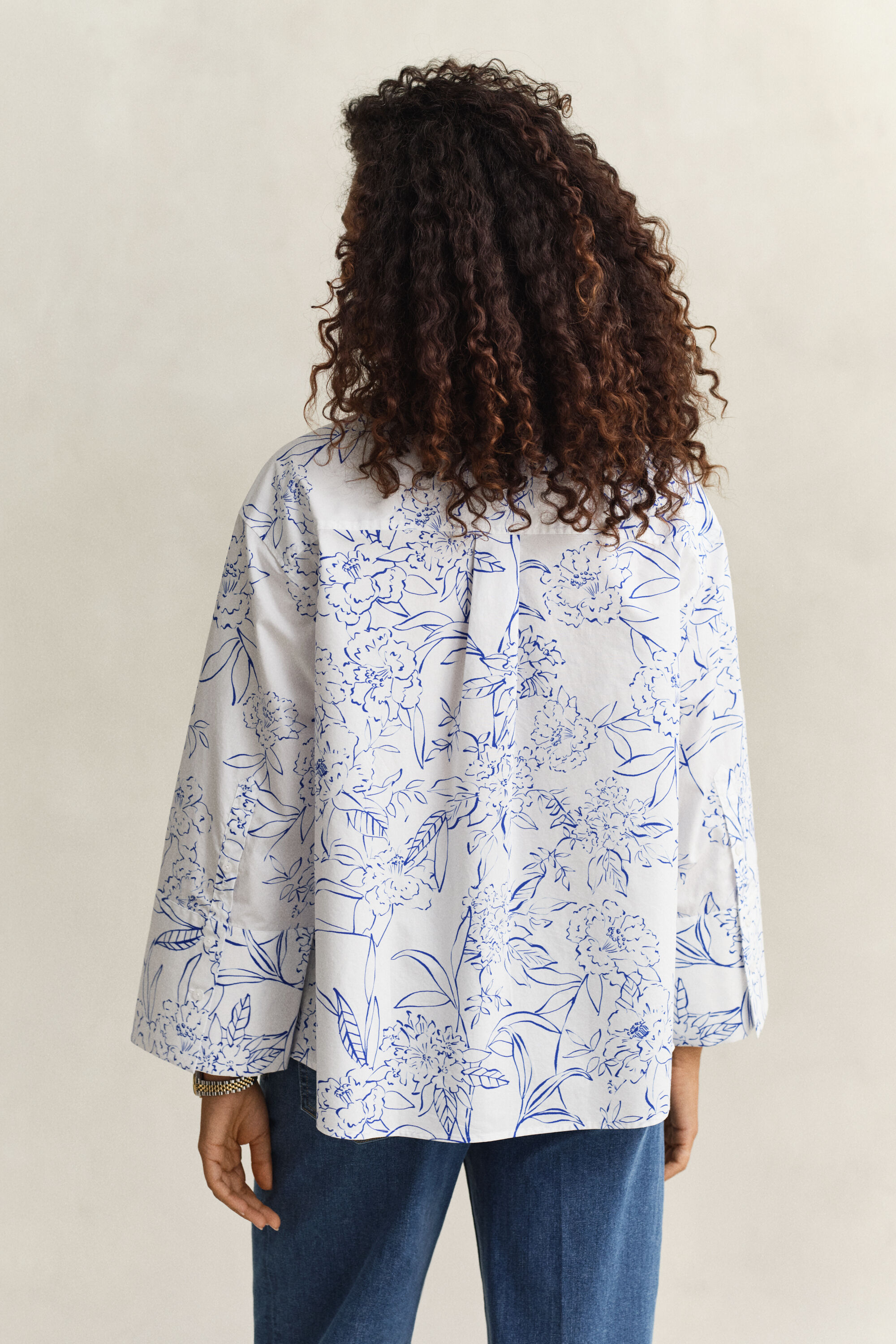 Blommig poplinskjorta