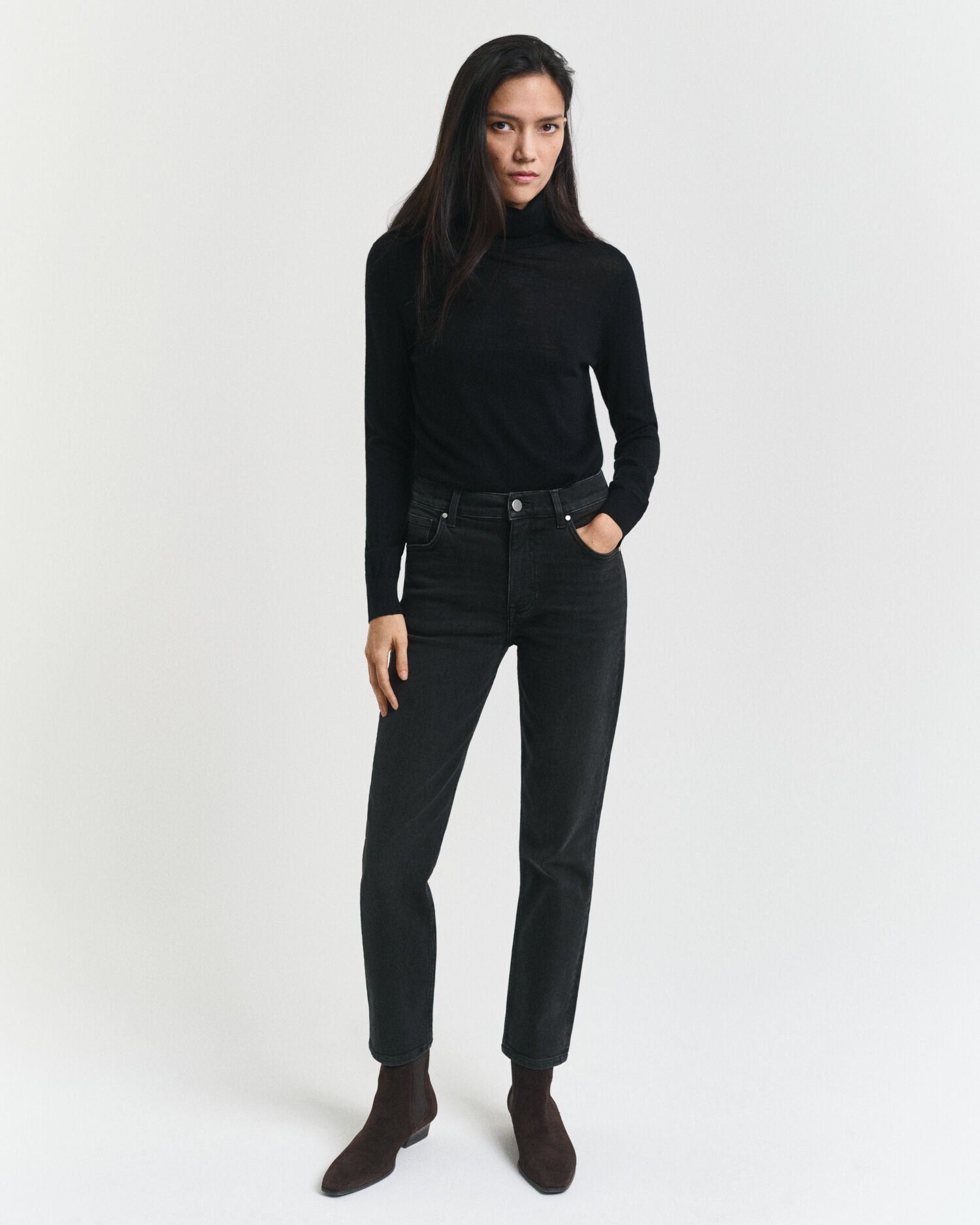 Slim fit cropped svarta jeans