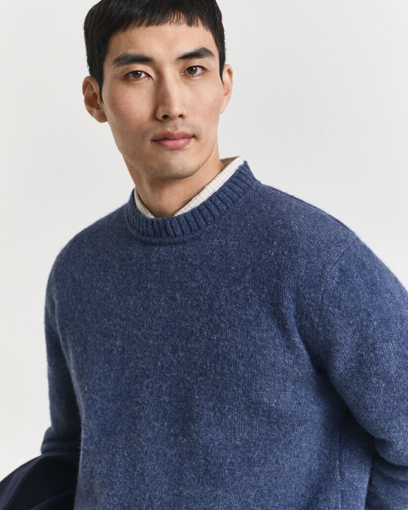 Rundhalsad tröja i skotsk ull