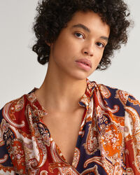 Paisleym&ouml;nstrad maxikl&auml;nning med volang