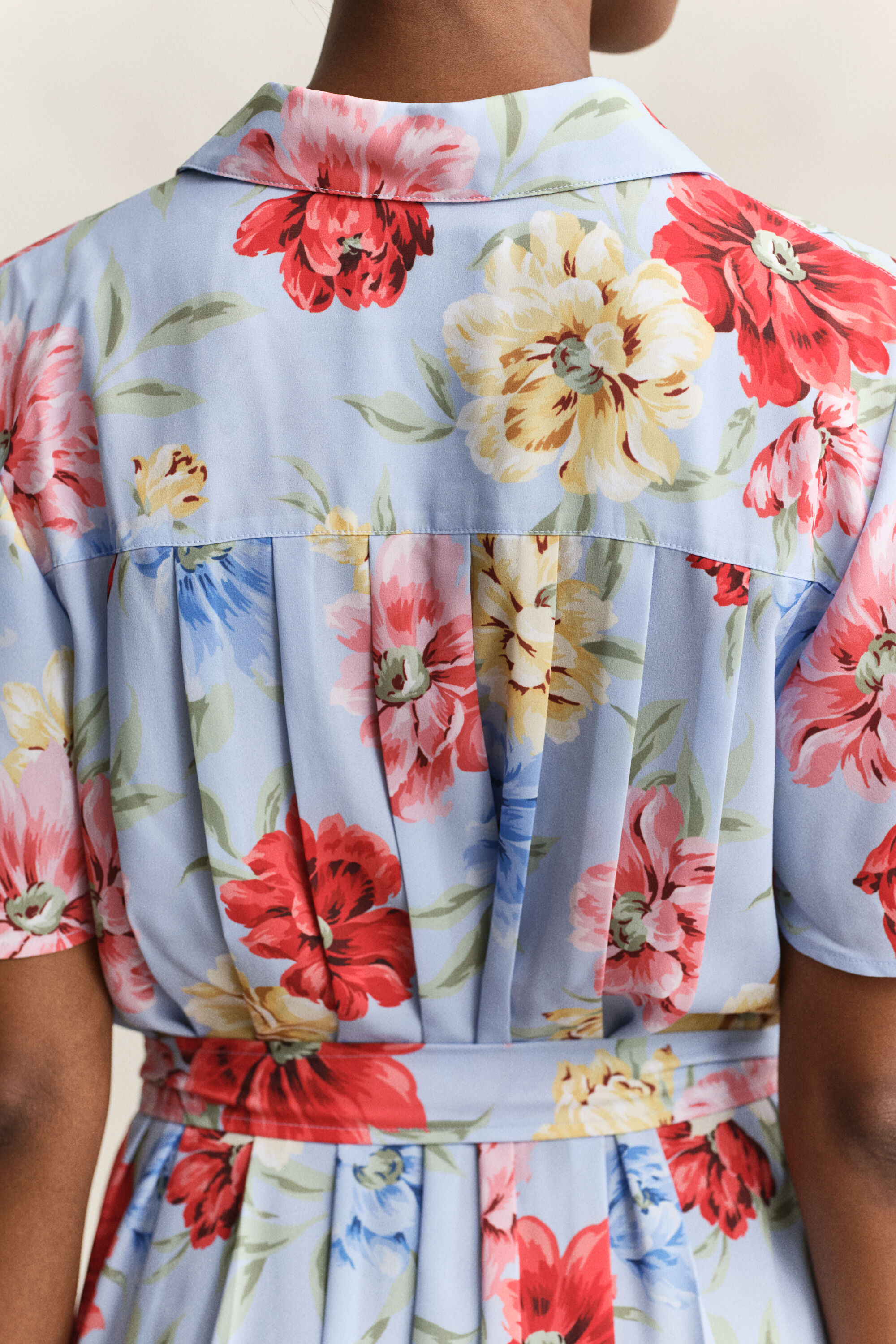 Blommig skjortklänning