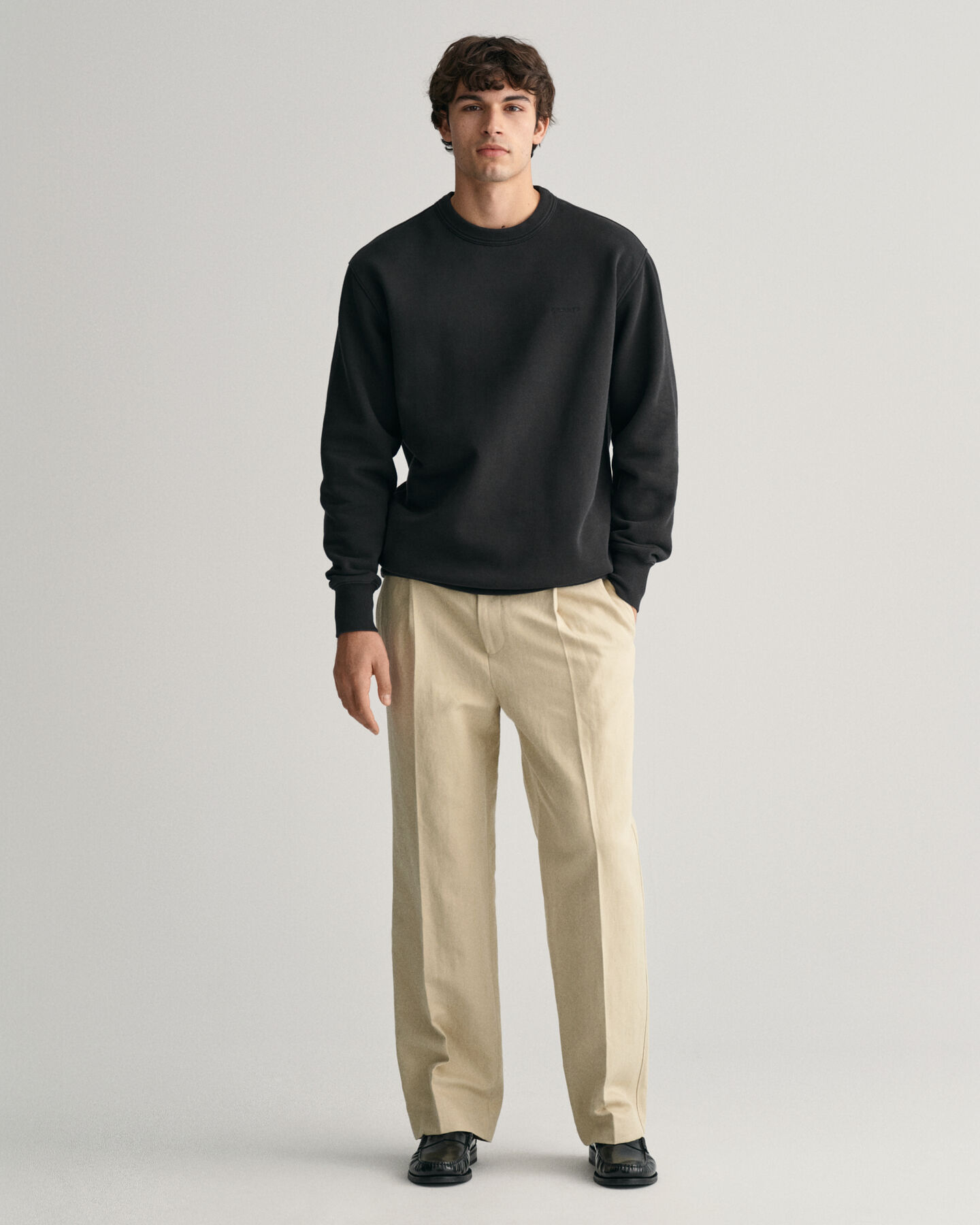 Sweatshirt med rund hals och GANT-logotyp