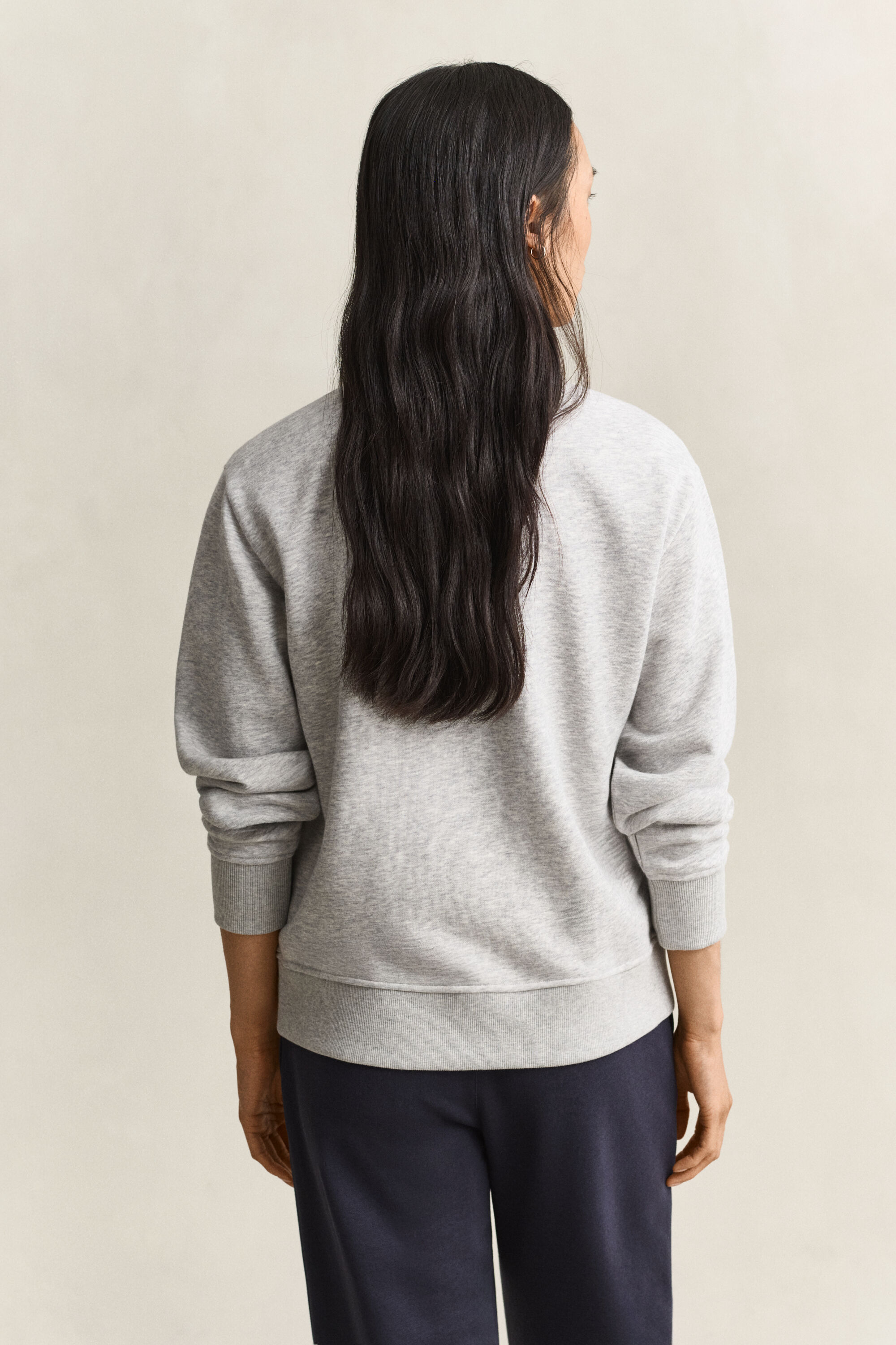 Sweatshirt med sköldemblem