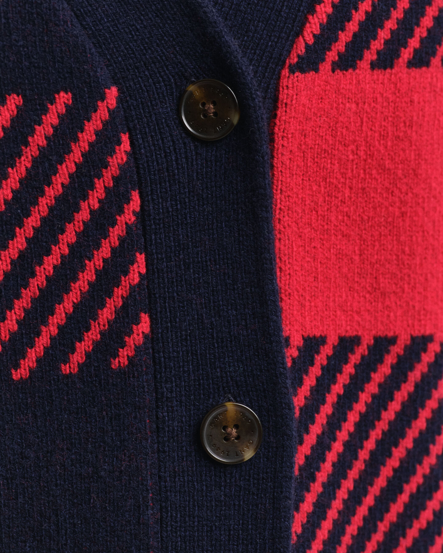 Buffalorutig V-ringad kofta