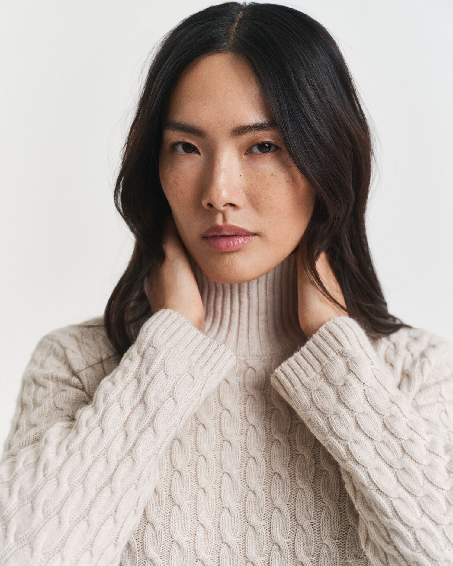 Kabelstickad klänning