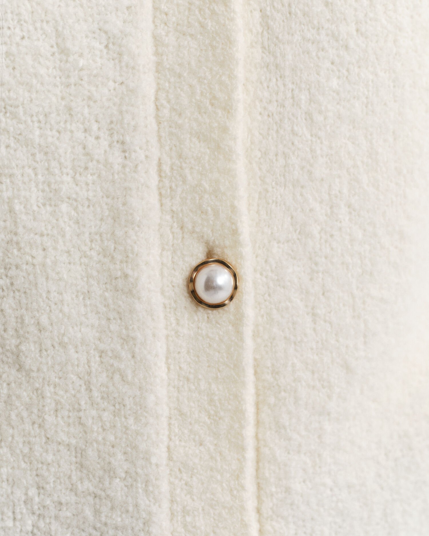 Rundhalsad kofta i bouclé