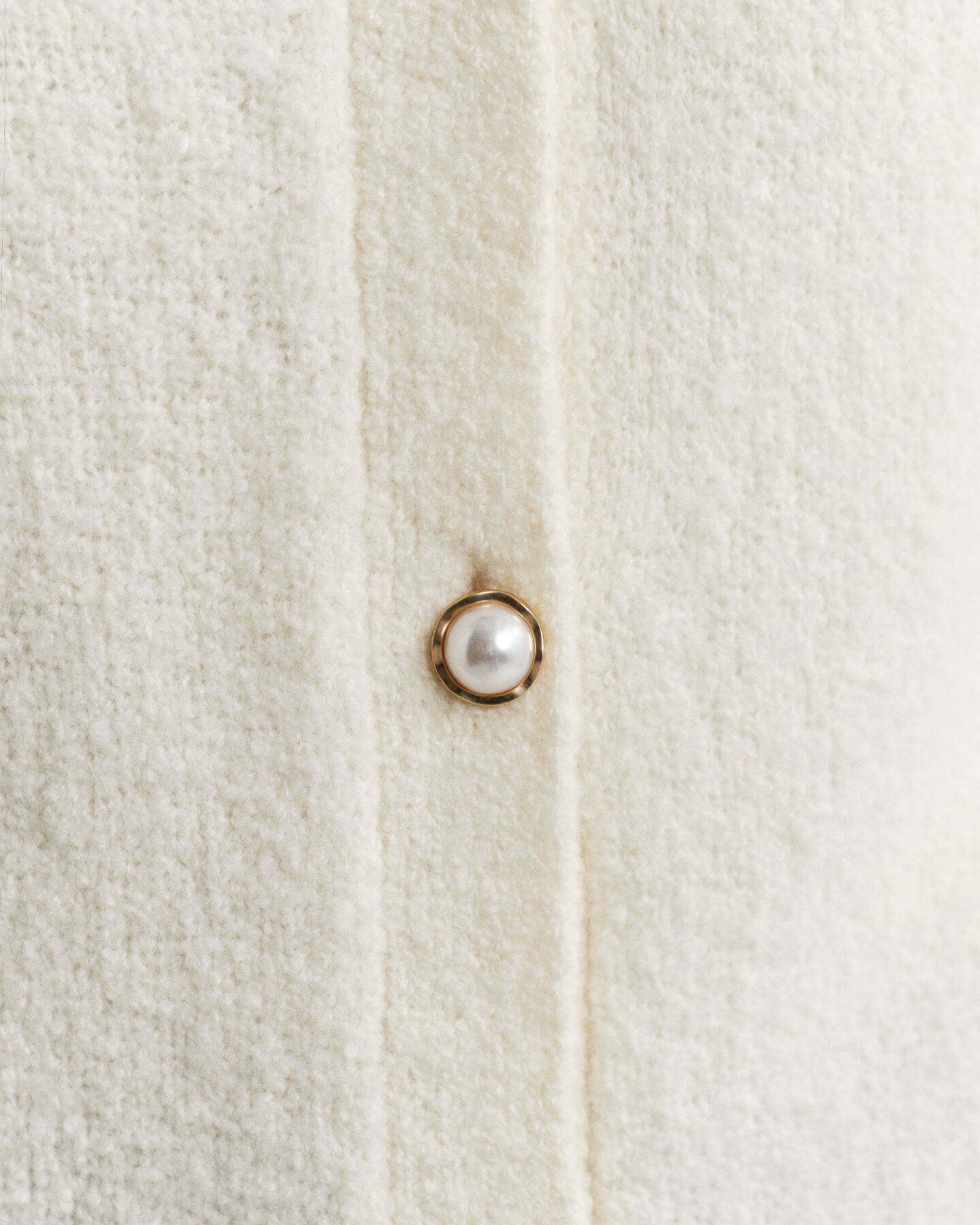 Rundhalsad kofta i bouclé